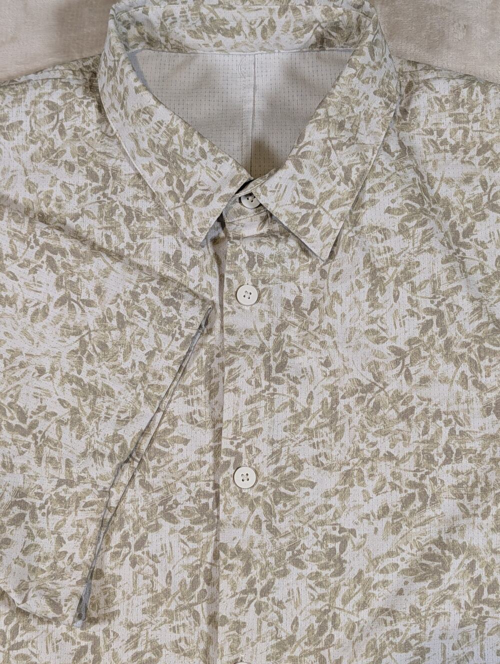 Lululemon Mens Large Airing Easy Short Sleeve Button Down Shirt Leaf Print Tan
